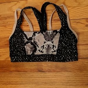 Lululemon sports bra